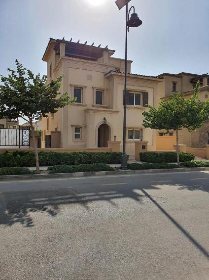 Villa in a prime location for sale in Mivida Emaar